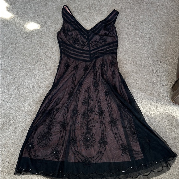 BCBGMaxAzria mesh floral beaded cocktail dress Sz 6 - Picture 3 of 11